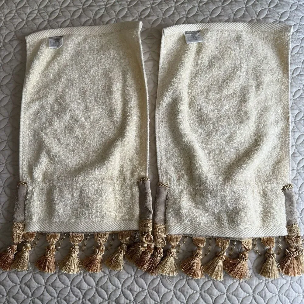 Set Of 2 Croscill Embellished Hand Towels 17x10